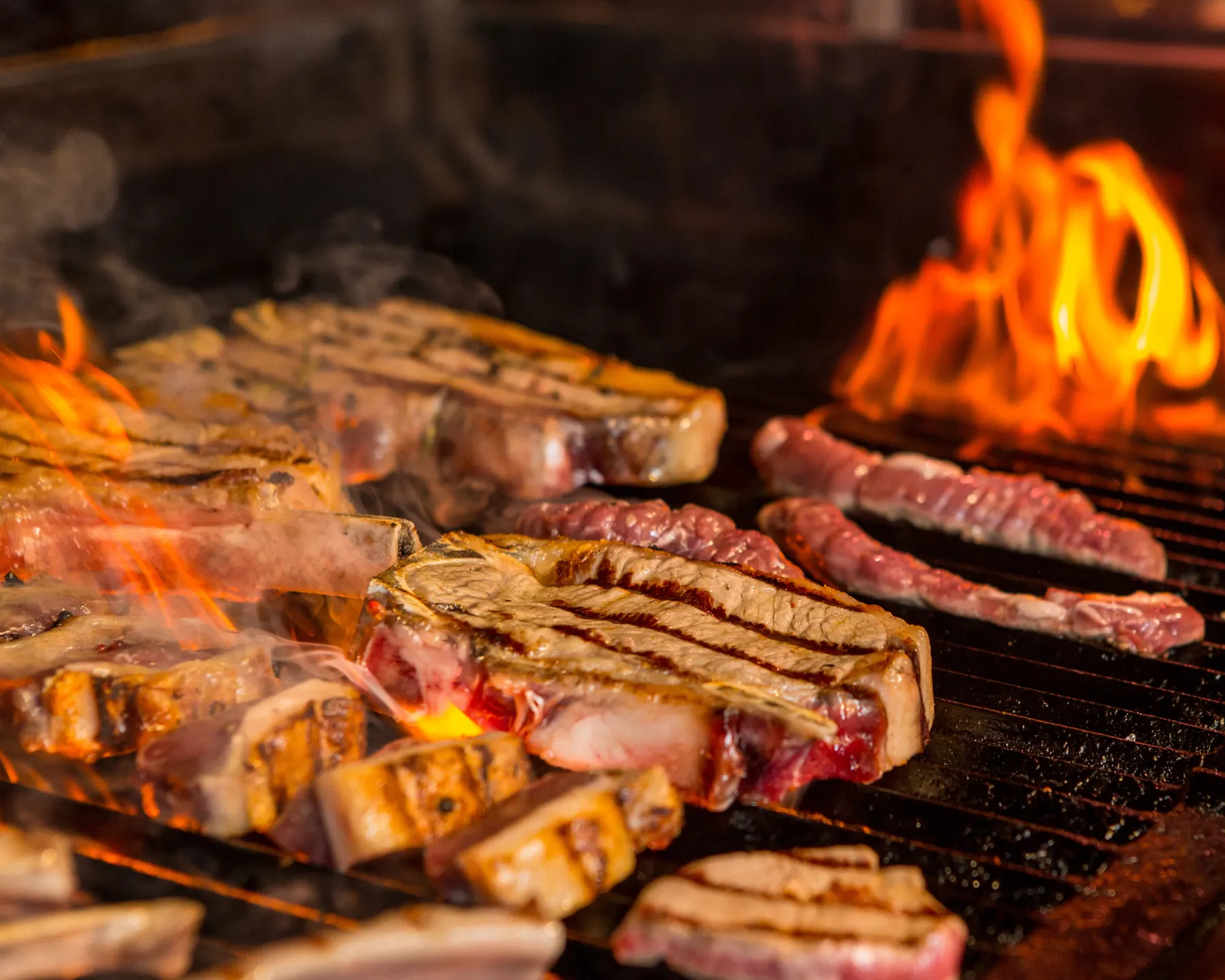 Churrasco no carvão na Churrasqueira Viveiro